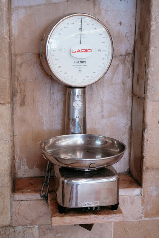A scale with a bowl on top of it