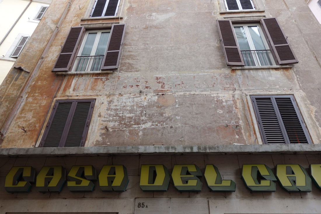 Building facade with casa del sign below windows.