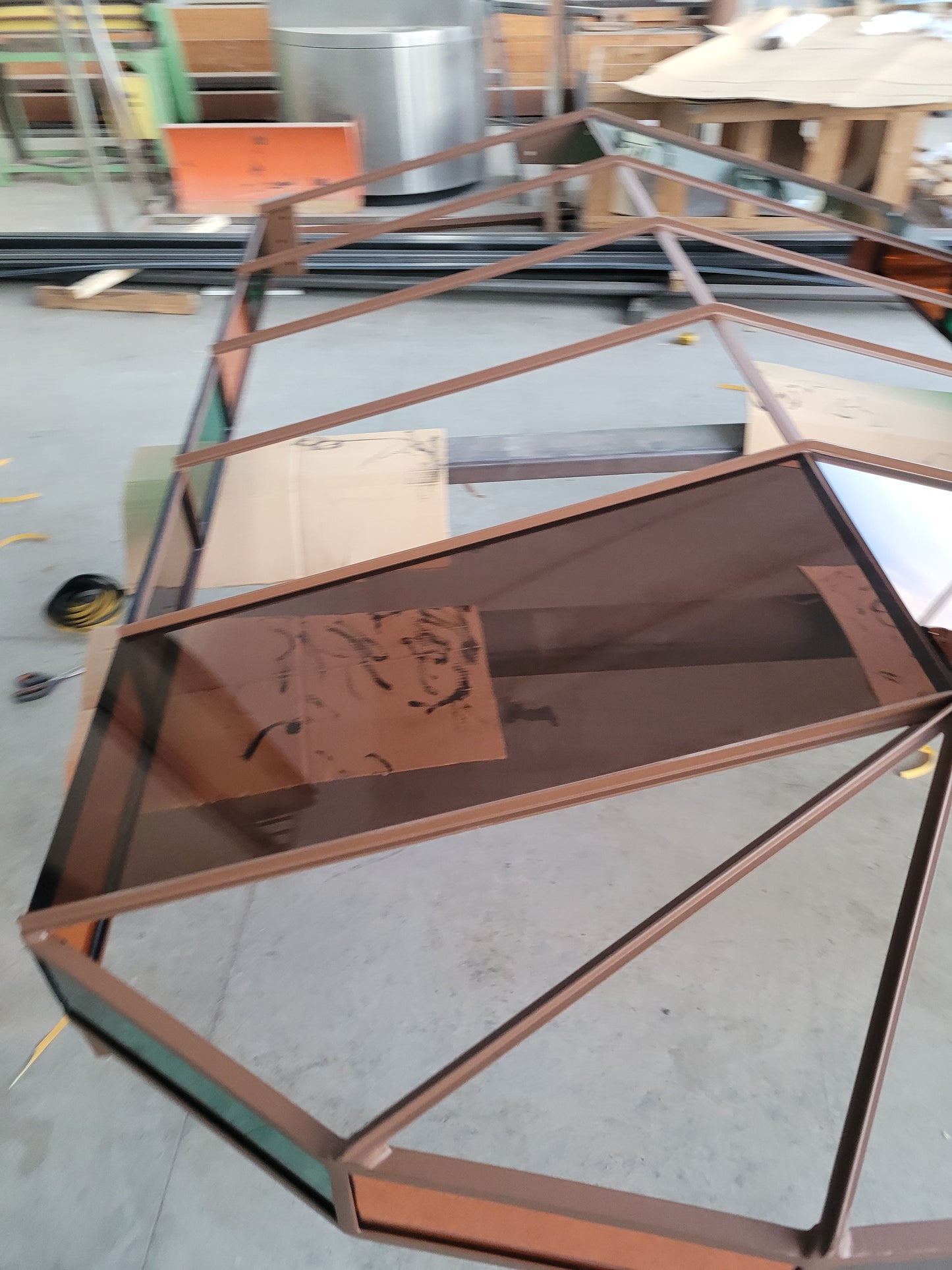 Sostituzione Lastre per Tettoie Danneggiate – Policarbonato, Plexiglass, Lamiere